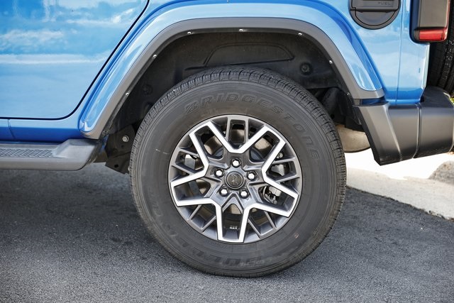 2024 Jeep Wrangler Sahara photo 6