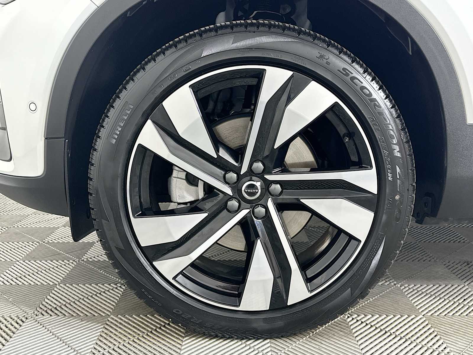 2025 Volvo XC40 AWD Plus photo 29
