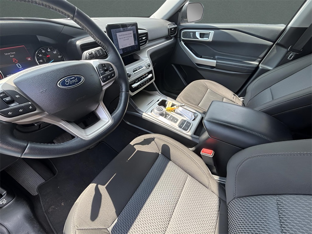 2023 Ford Explorer XLT photo 9