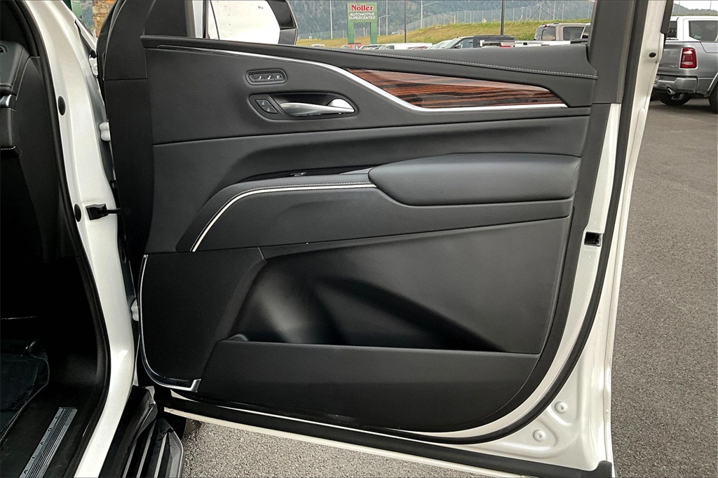 2023 Cadillac Escalade Premium Luxury photo 23