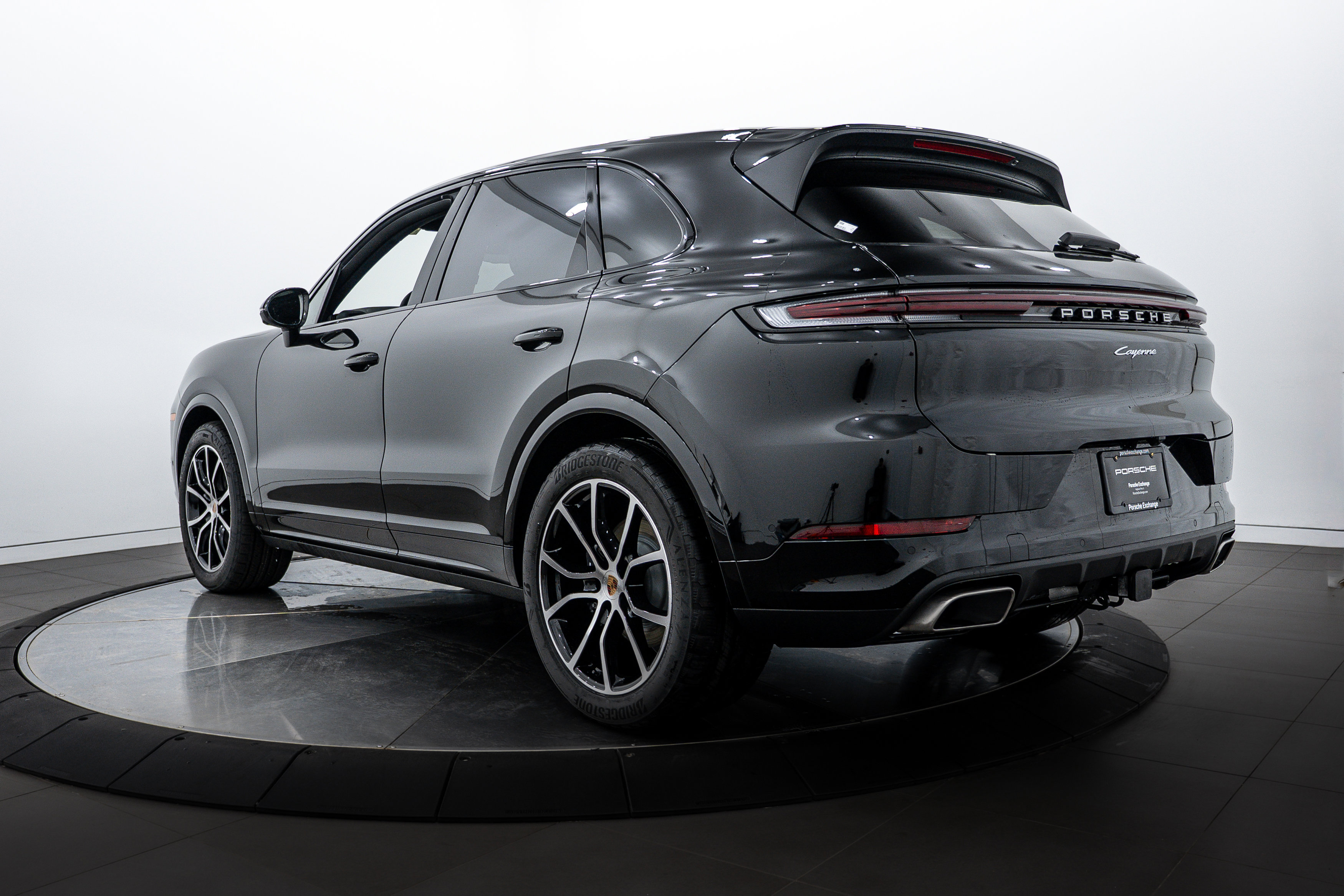 2026 Porsche Cayenne Base photo 3