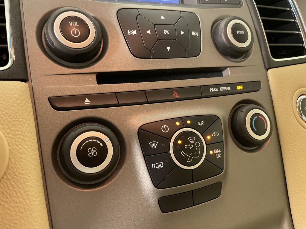 2018 Ford Taurus SE photo 29