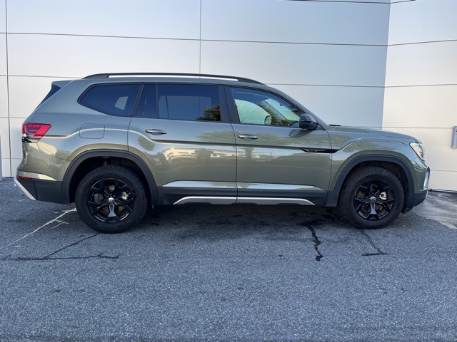 2024 Volkswagen Atlas Peak Edition SE Technology photo 24
