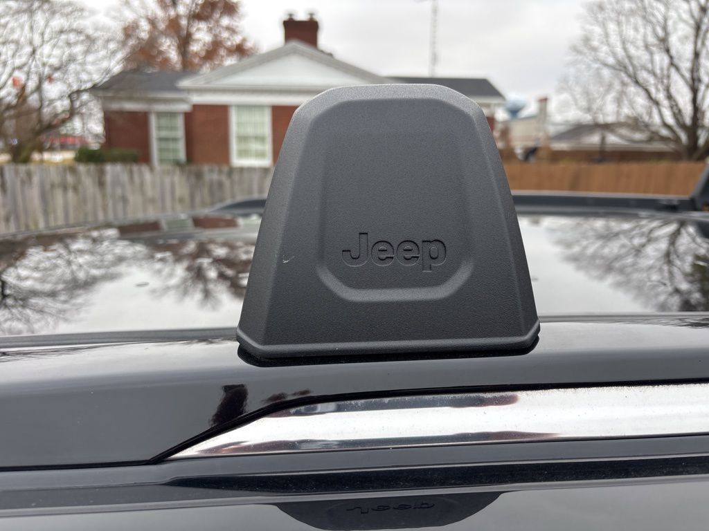 2022 Jeep Grand Cherokee Overland photo 3