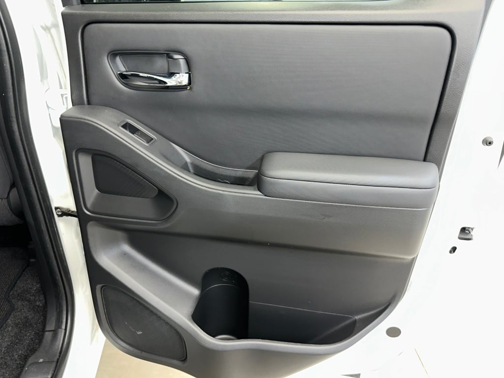2022 Nissan Frontier SV photo 11
