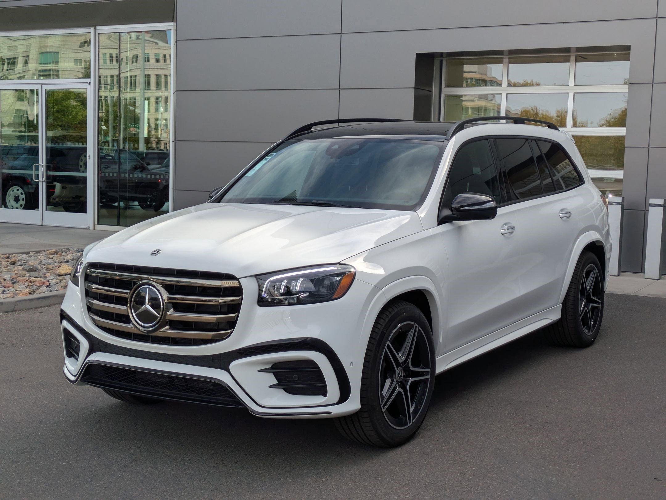 2025 Mercedes Benz GLS 450 4MATIC photo 8