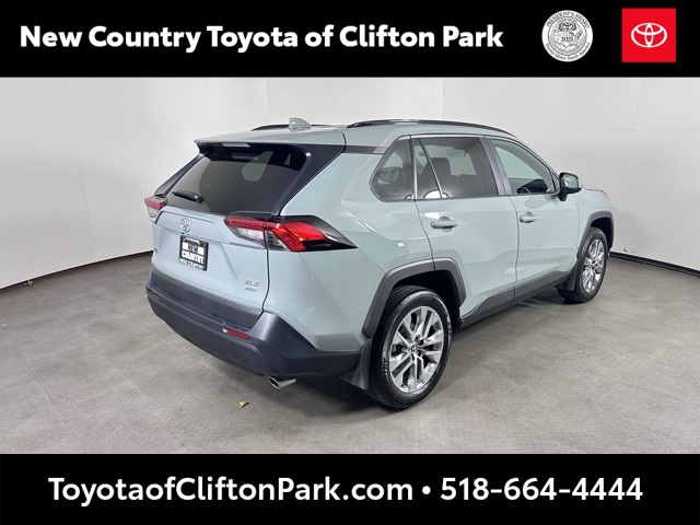 2022 Toyota RAV4 XLE Premium photo 3