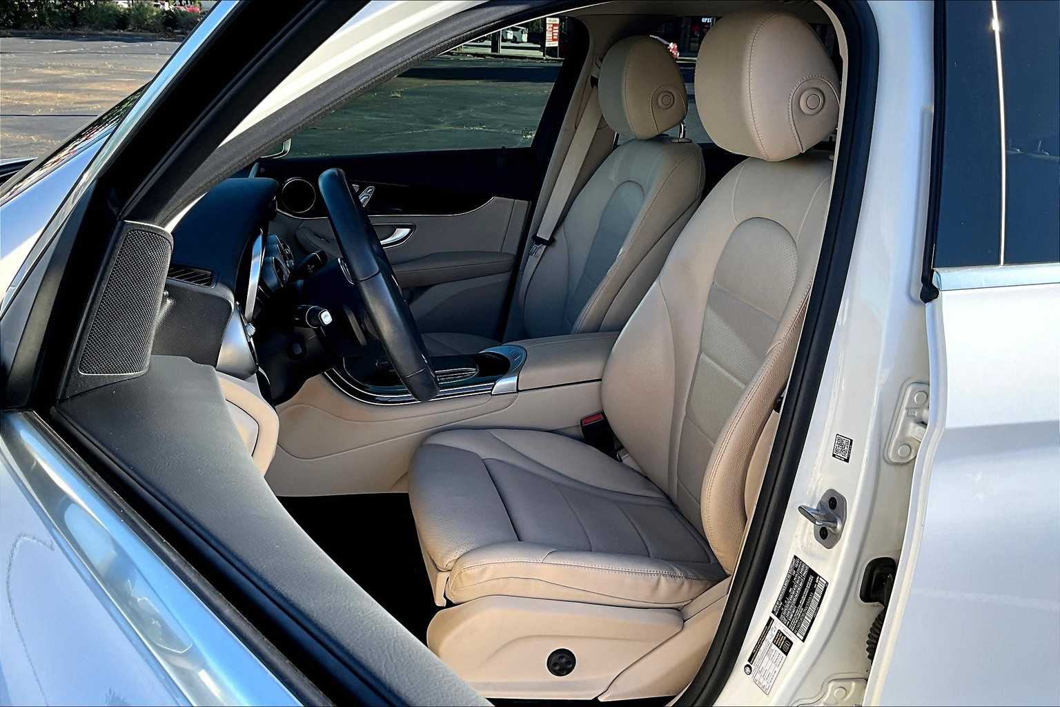 2022 Mercedes Benz GLC 300 photo 7