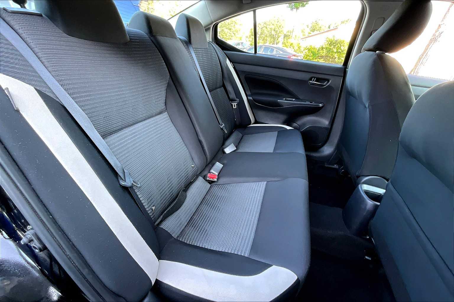 2021 Nissan Versa SV photo 20