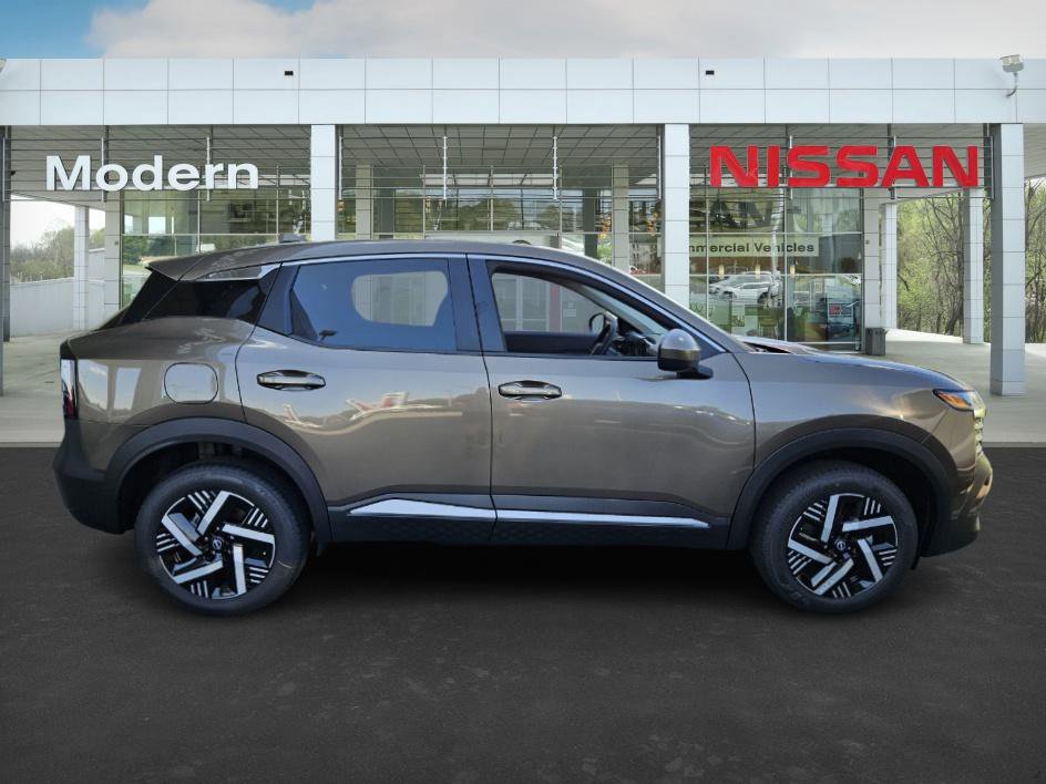 2025 Nissan Kicks SV photo 3