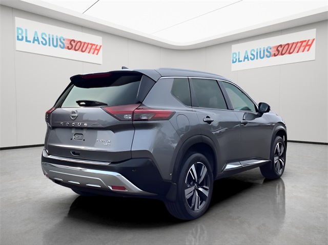 2022 Nissan Rogue Platinum photo 3