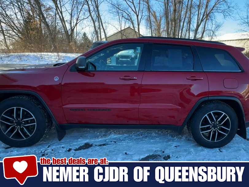 2021 Jeep Grand Cherokee Trailhawk photo 2