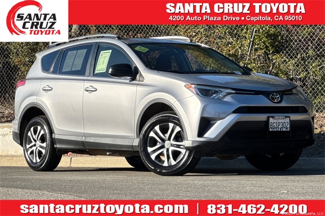 2018 Toyota RAV4 LE's photo