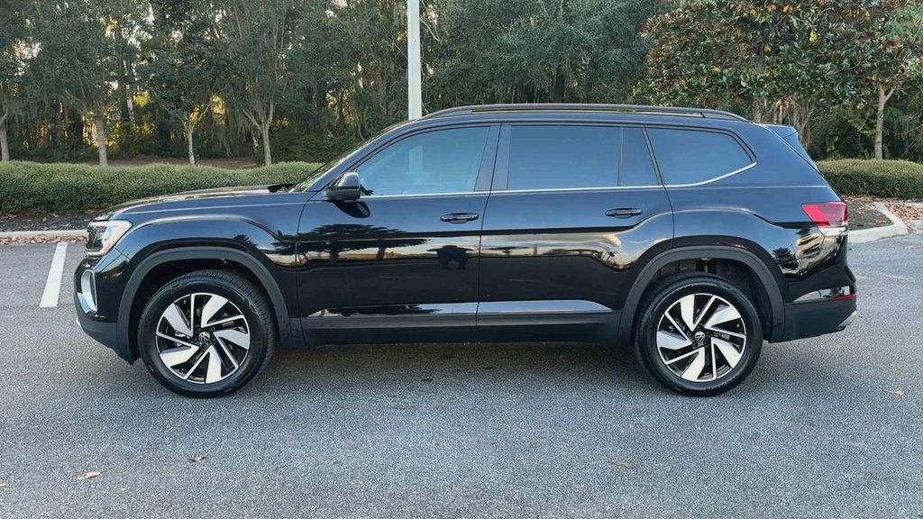 2026 Volkswagen Atlas SE photo 2