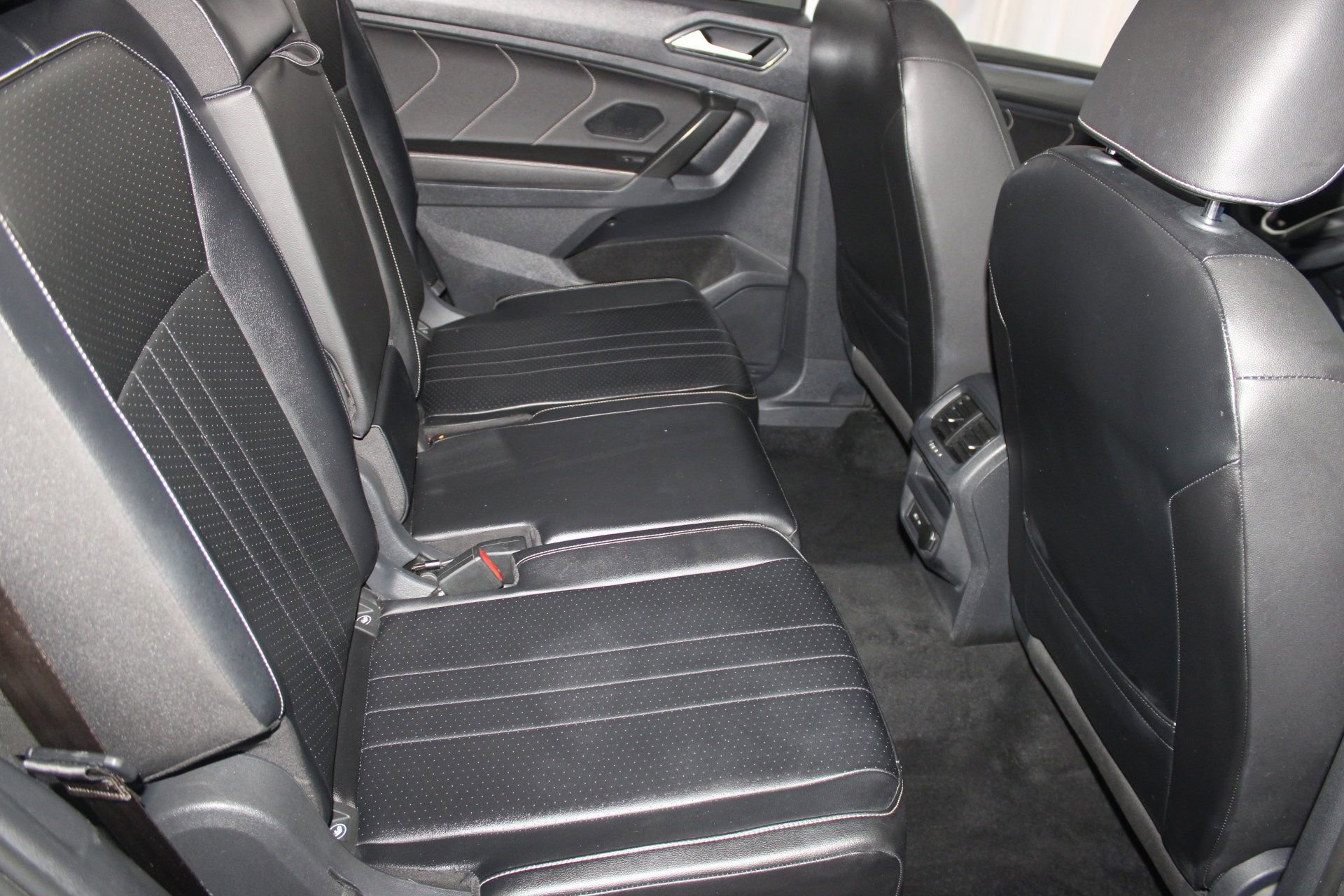 2022 Volkswagen Tiguan SE R-Line Black photo 30