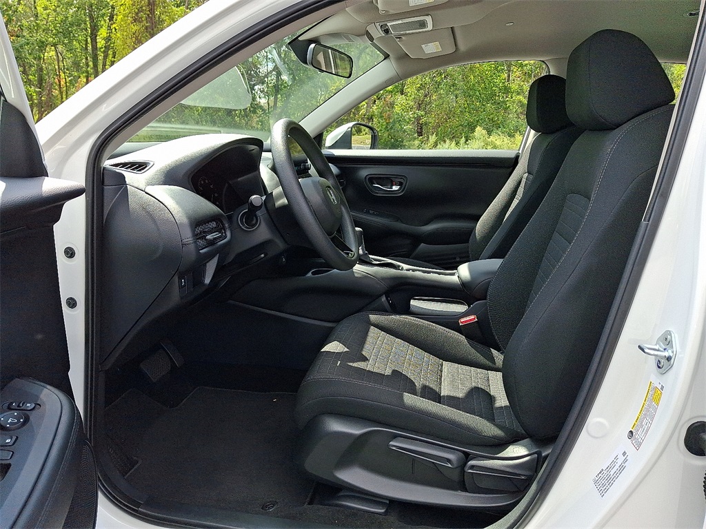 2025 Honda HR-V LX photo 11