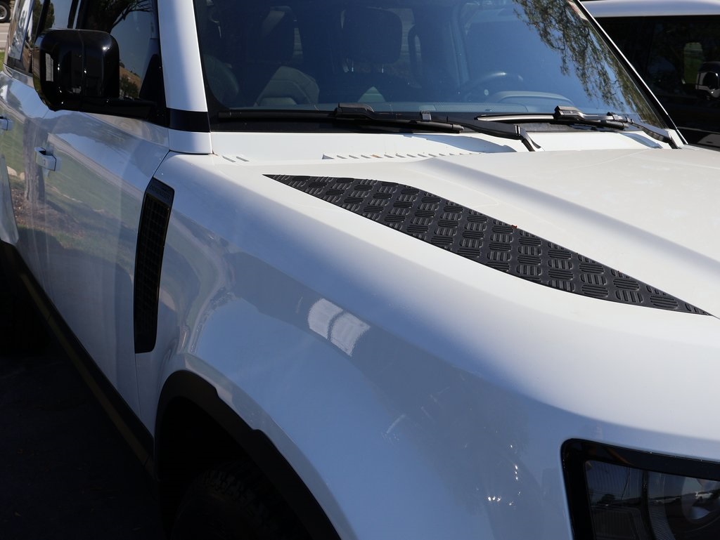 2020 Land Rover Defender 110 HSE photo 2