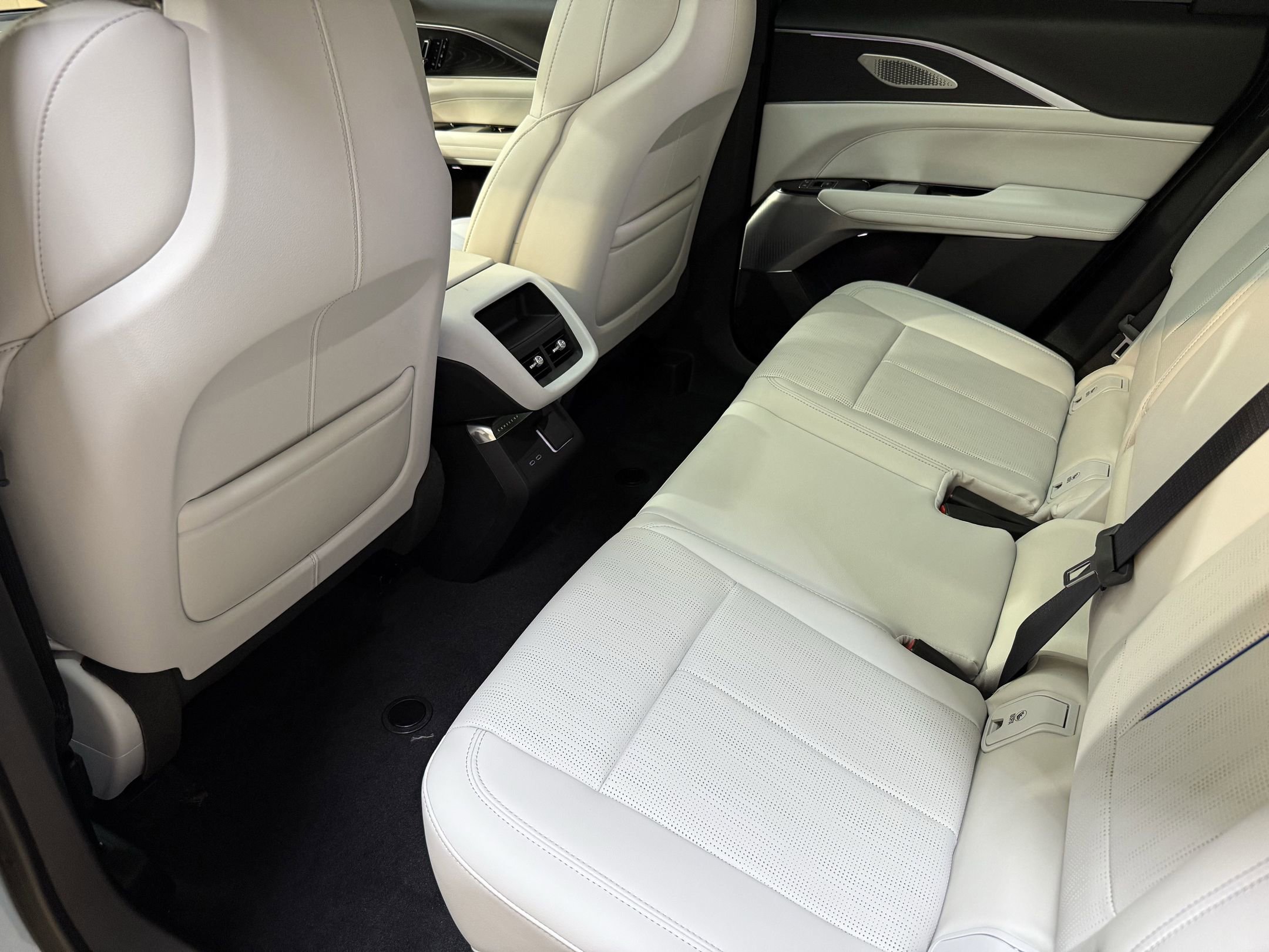 2025 Cadillac Lyriq Sport photo 39