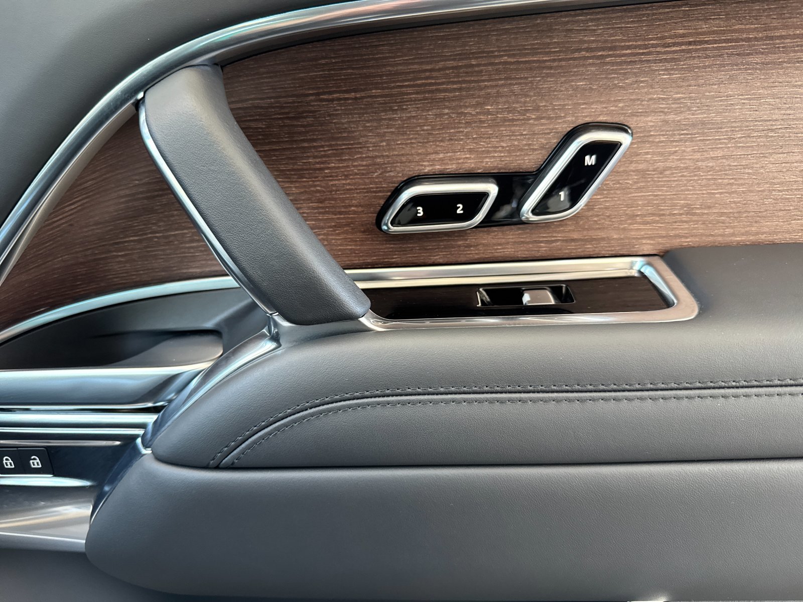 2023 Land Rover Range Rover Autobiography photo 20