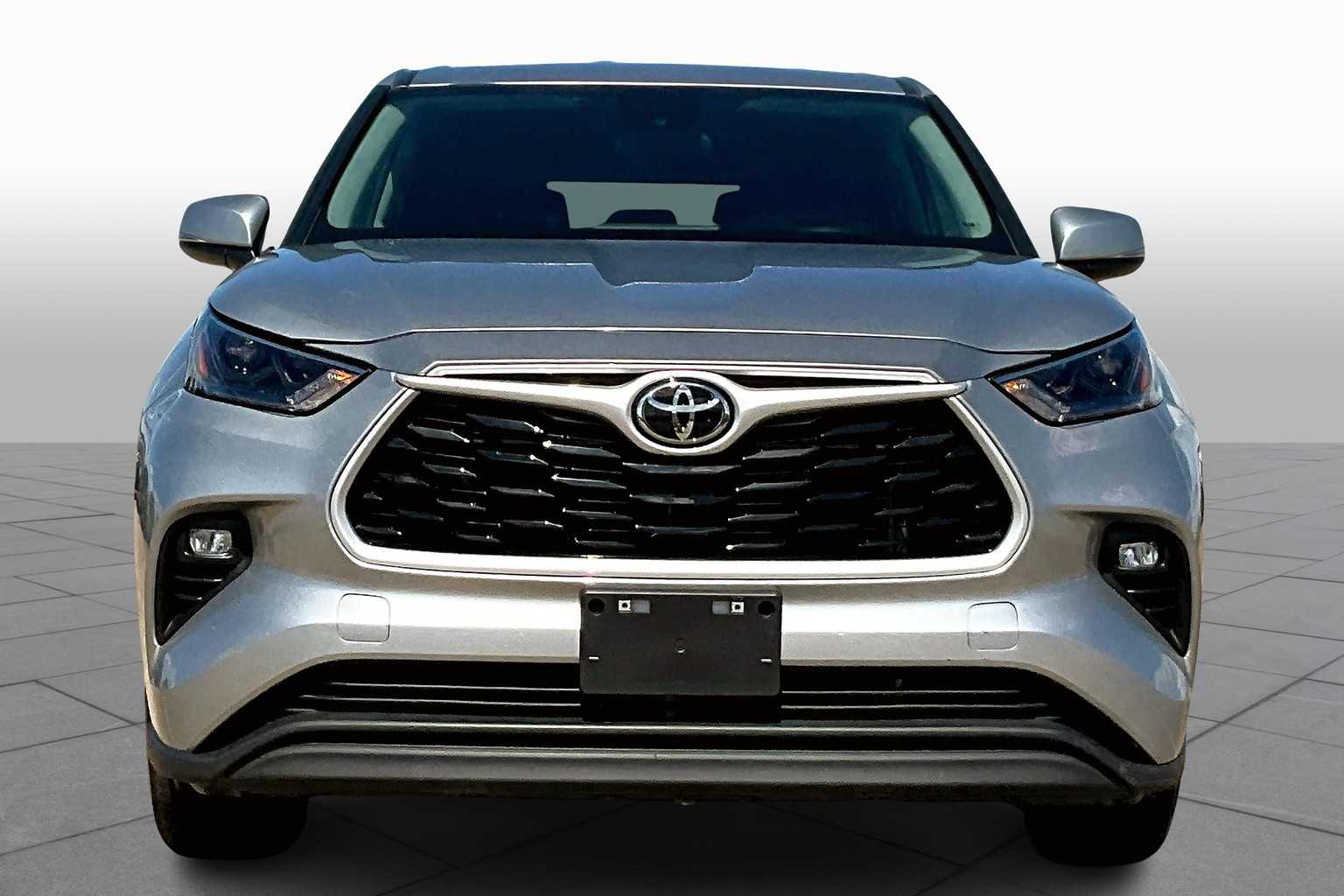2024 Toyota Highlander LE photo 3