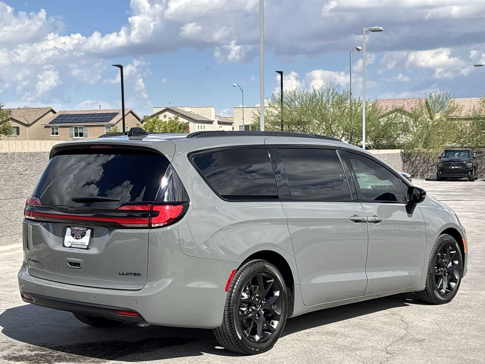 2023 Chrysler Pacifica Limited photo 9