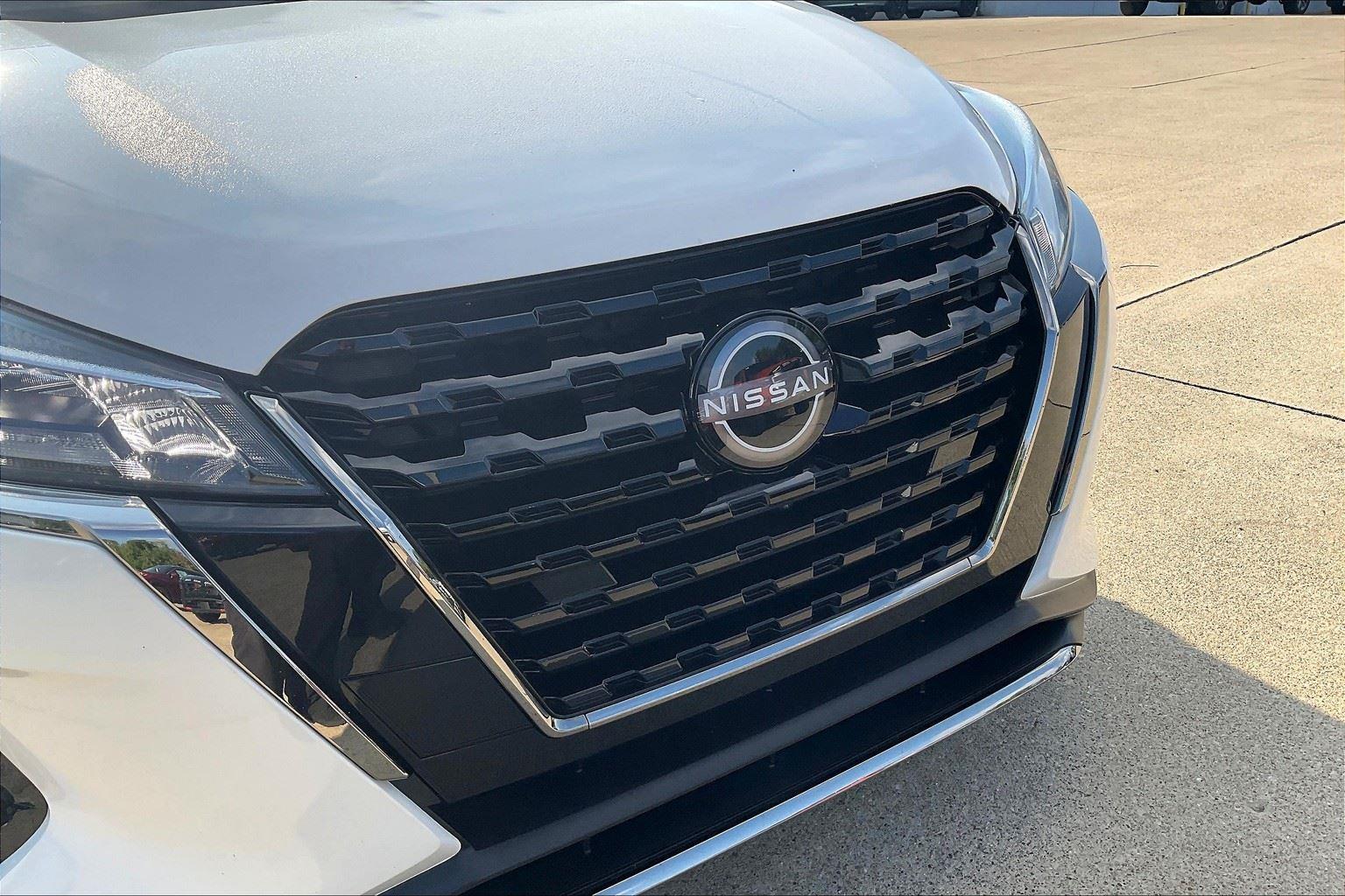 2023 Nissan Kicks SR photo 28