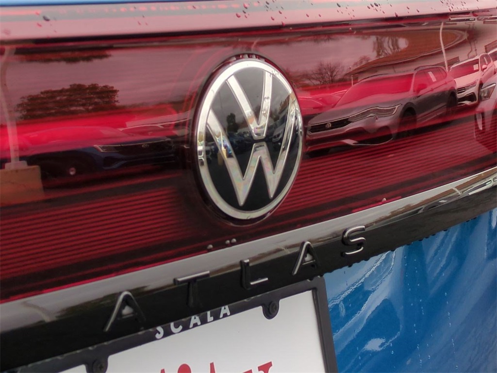 2025 Volkswagen Atlas Cross Sport SEL R-Line photo 31
