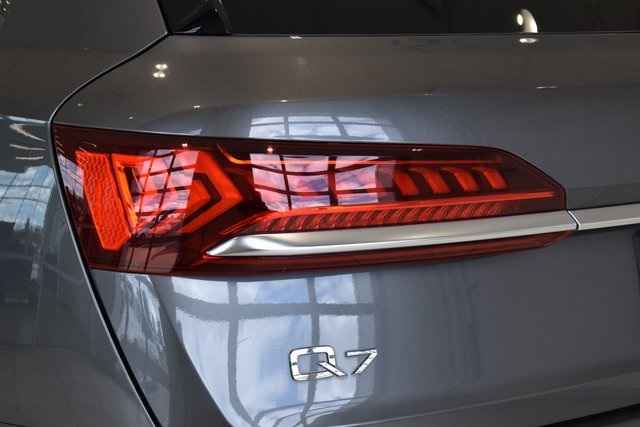 2022 Audi Q7 45 Premium Plus photo 7