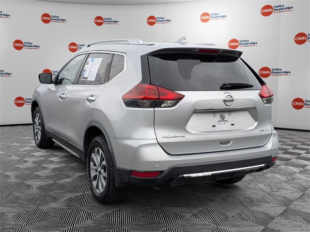 2019 Nissan Rogue SV photo 2
