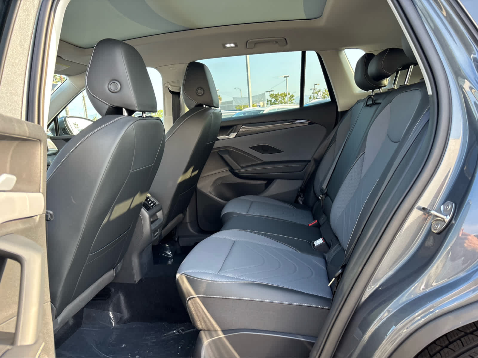 2025 Volkswagen Tiguan SE photo 8