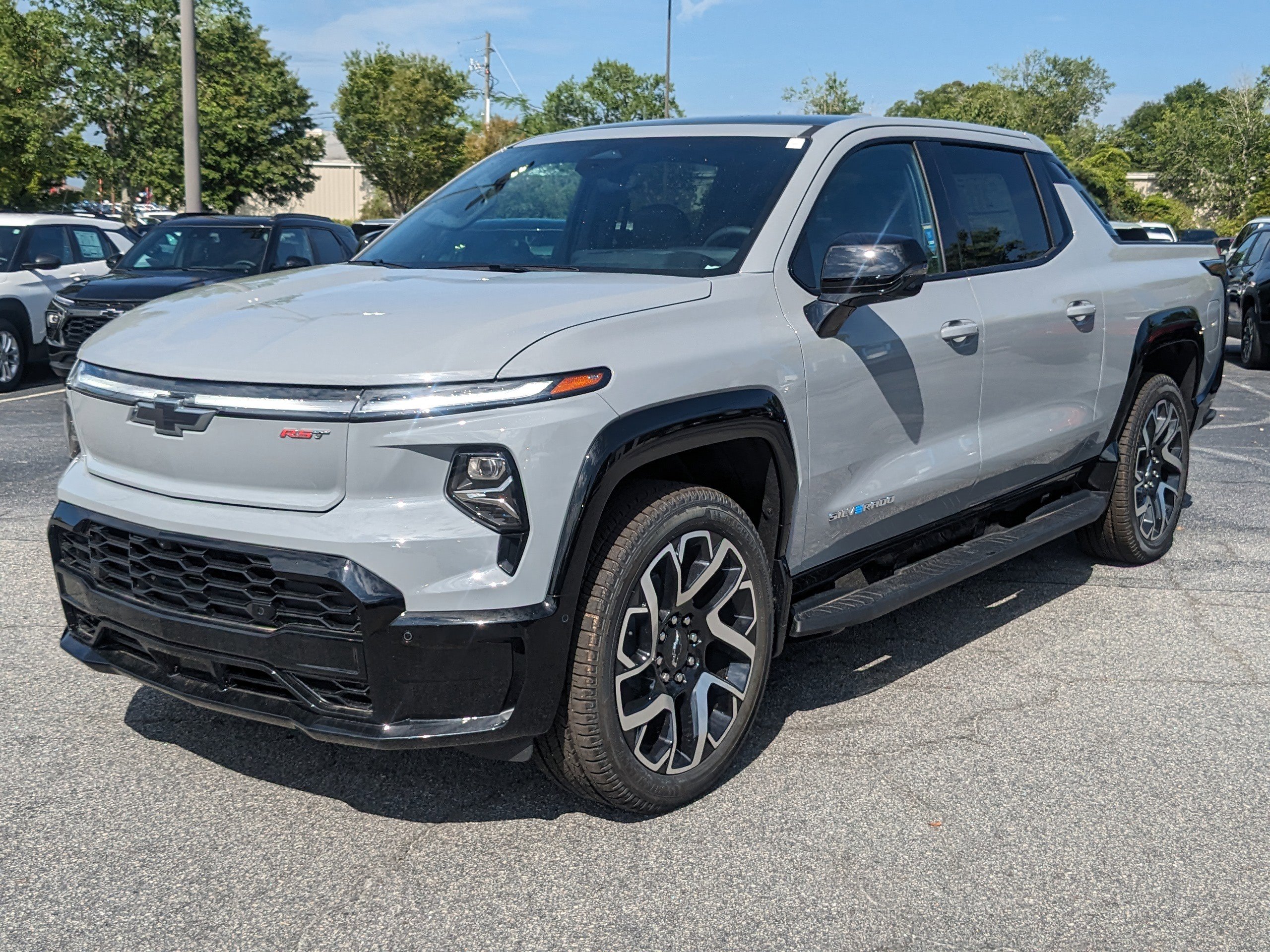 2025 Chevrolet Silverado EV RST photo 8