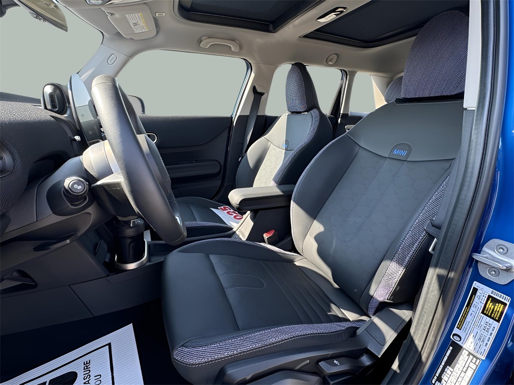 2025 Mini Cooper Hardtop 4 Door Signature photo 17