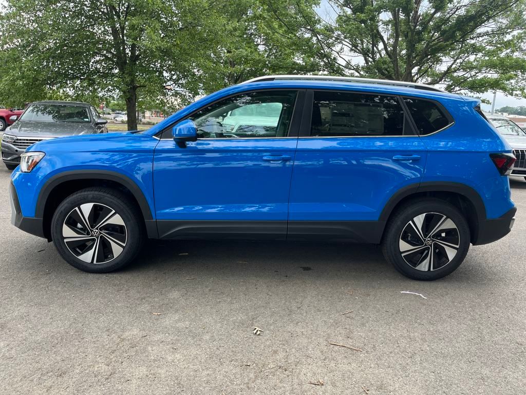 2025 Volkswagen Taos SE photo 4