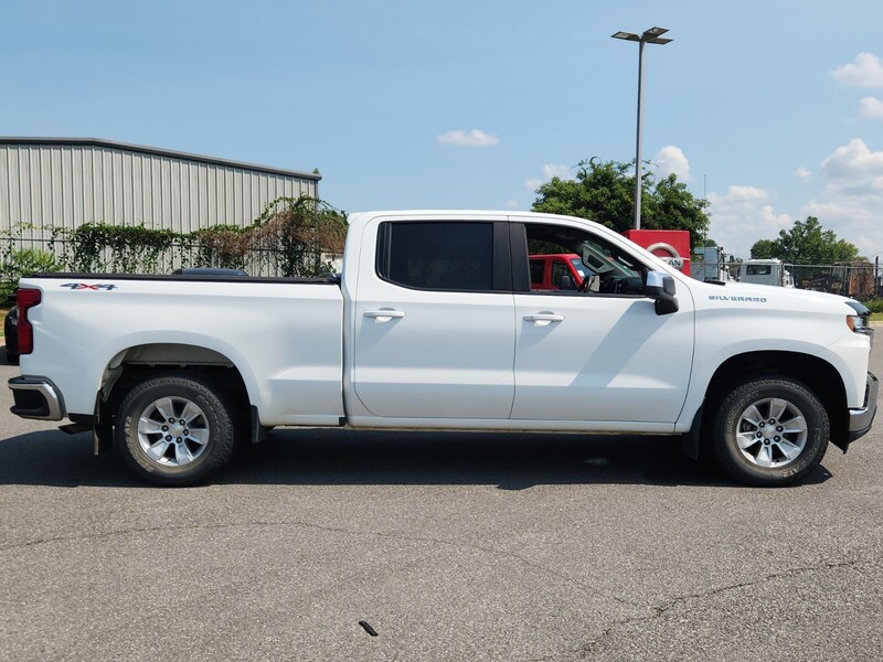 2020 Chevrolet Silverado 1500 LT photo 2