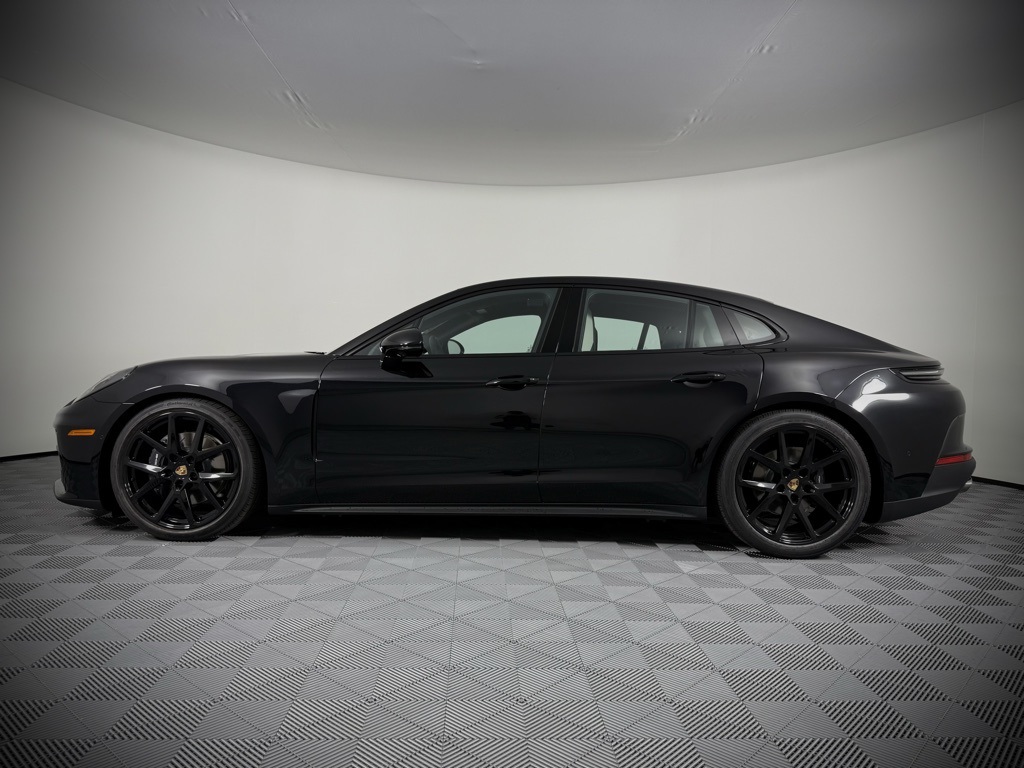 2025 Porsche Panamera 4 photo 2