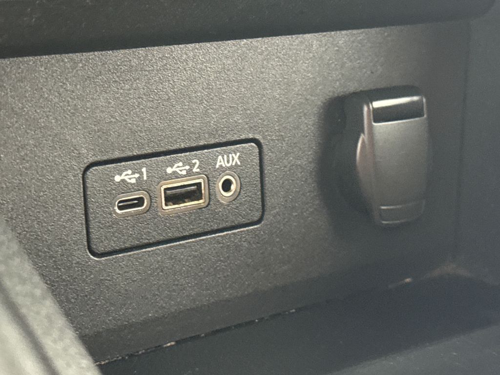2021 Nissan Sentra SR photo 25