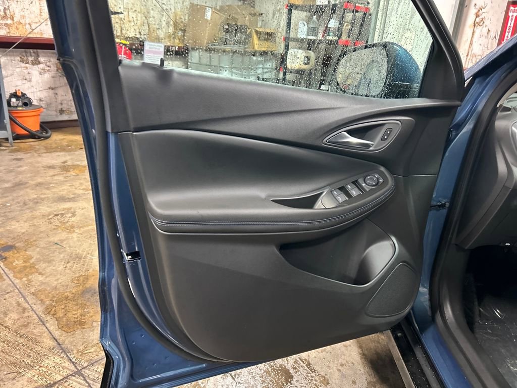 2026 Buick Encore GX Sport Touring photo 9