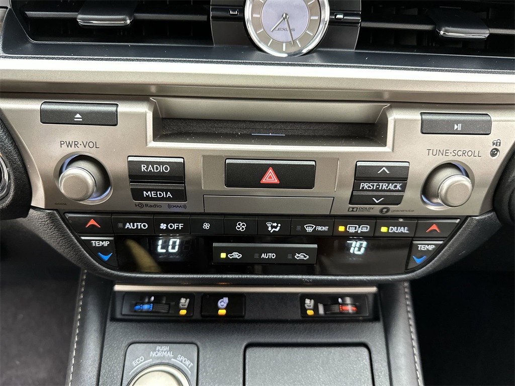 2017 Lexus ES 300h photo 19