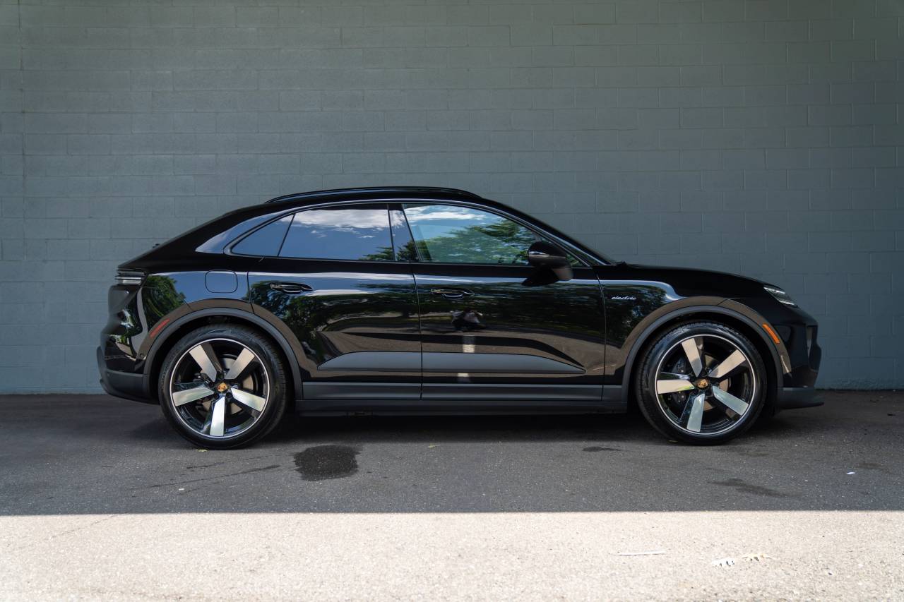 2025 Porsche Macan 4 Electric photo 16