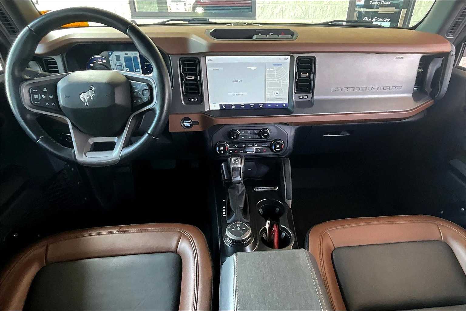 2024 Ford Bronco Outer Banks photo 13