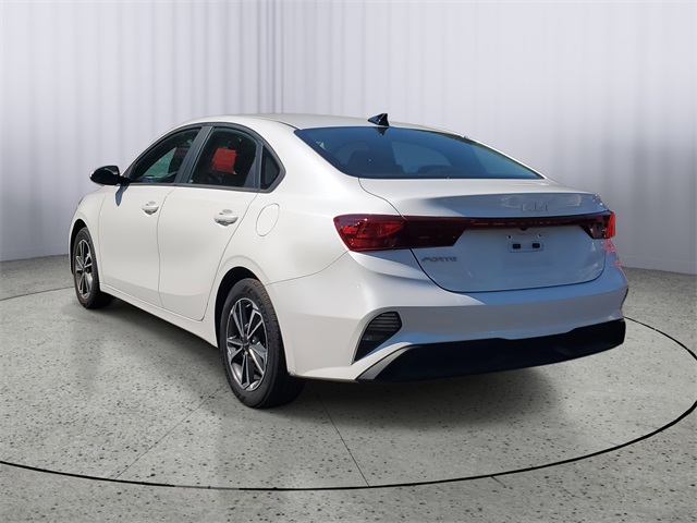 2023 Kia Forte LXS photo 4