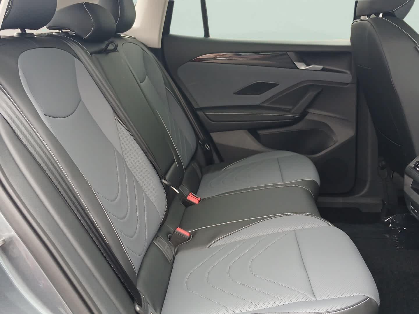 2025 Volkswagen Tiguan SE photo 34