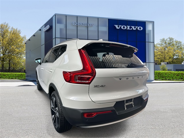 2025 Volvo XC40 Plus photo 4