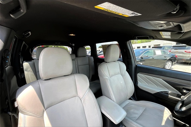2022 Mitsubishi Outlander PHEV LE photo 21