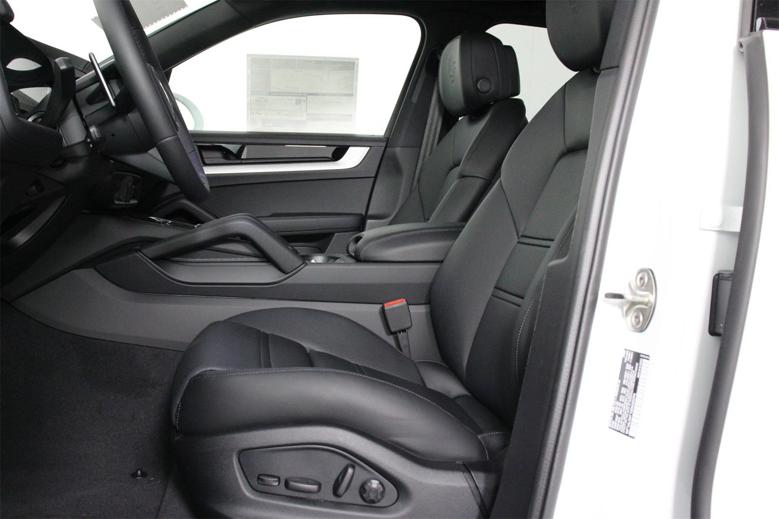 2025 Porsche Cayenne S photo 5