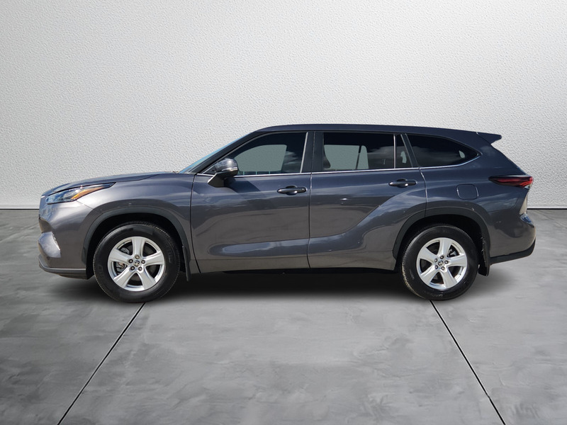 2024 Toyota Highlander LE photo 2