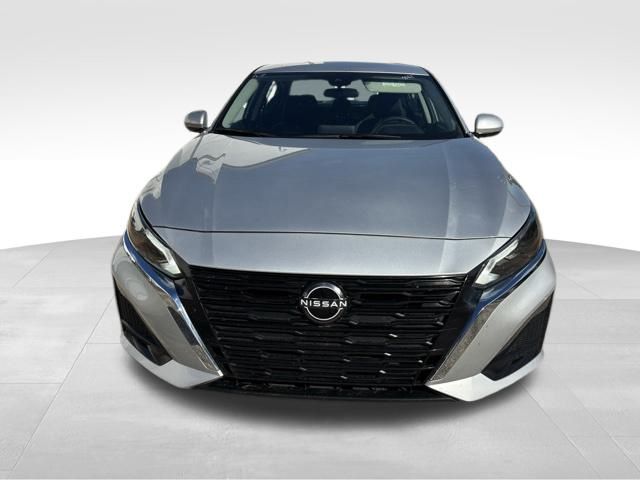 2023 Nissan Altima 2.5 SV photo 2
