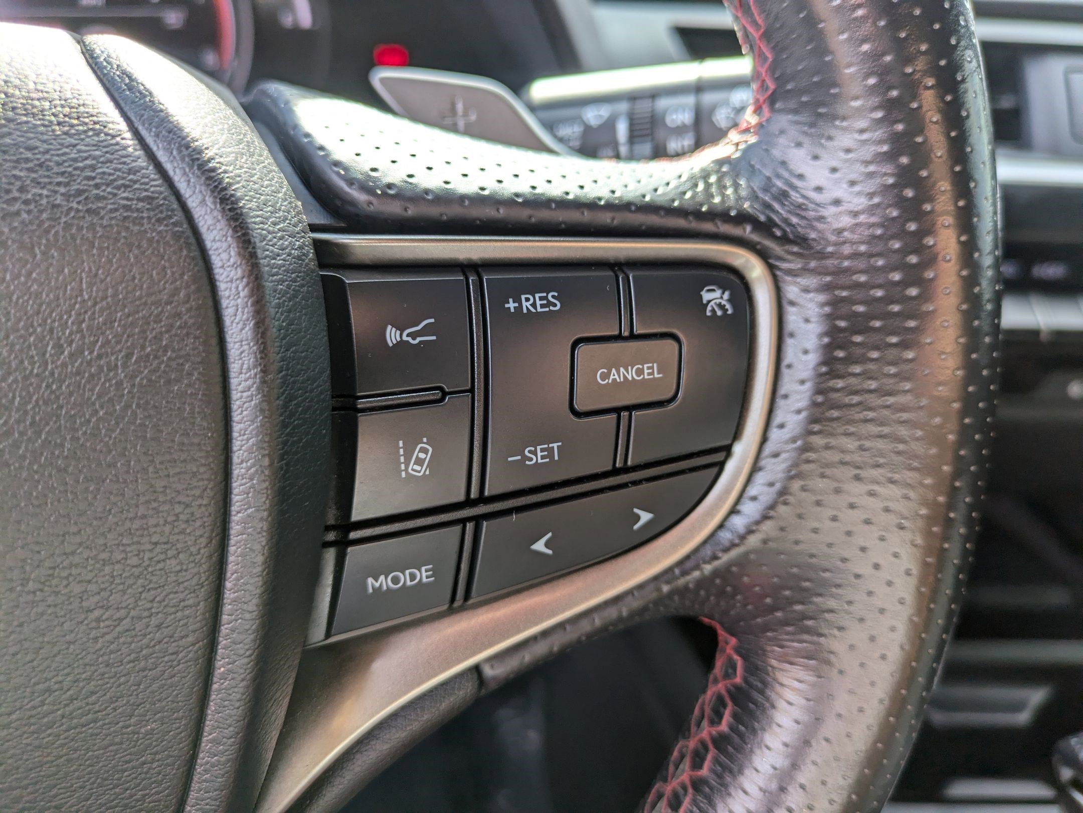 2020 Lexus UX 200 F SPORT photo 17