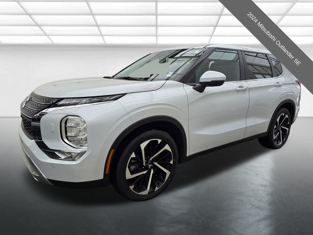 2024 Mitsubishi Outlander SE's photo