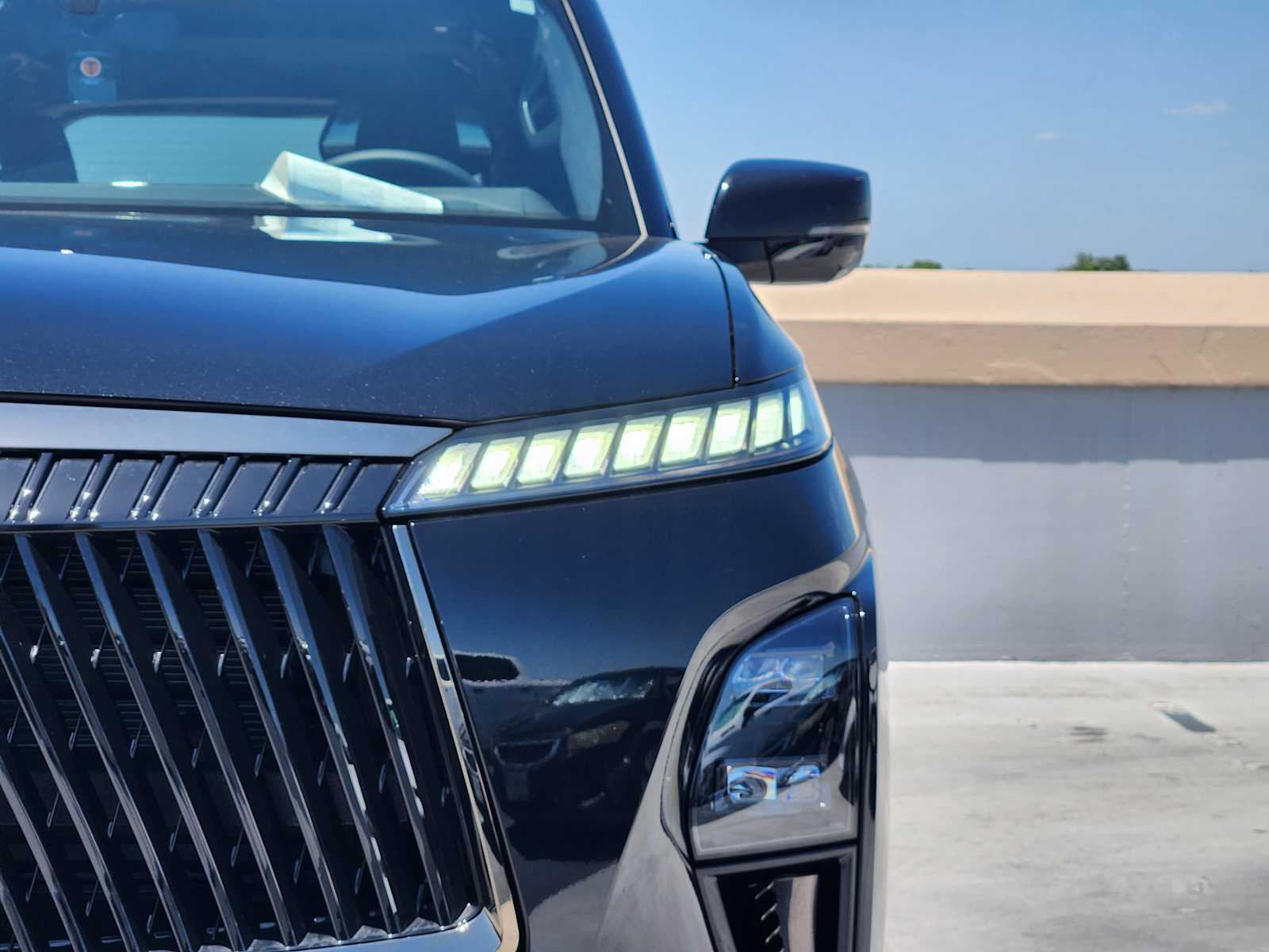 2025 Infiniti QX80 photo 8